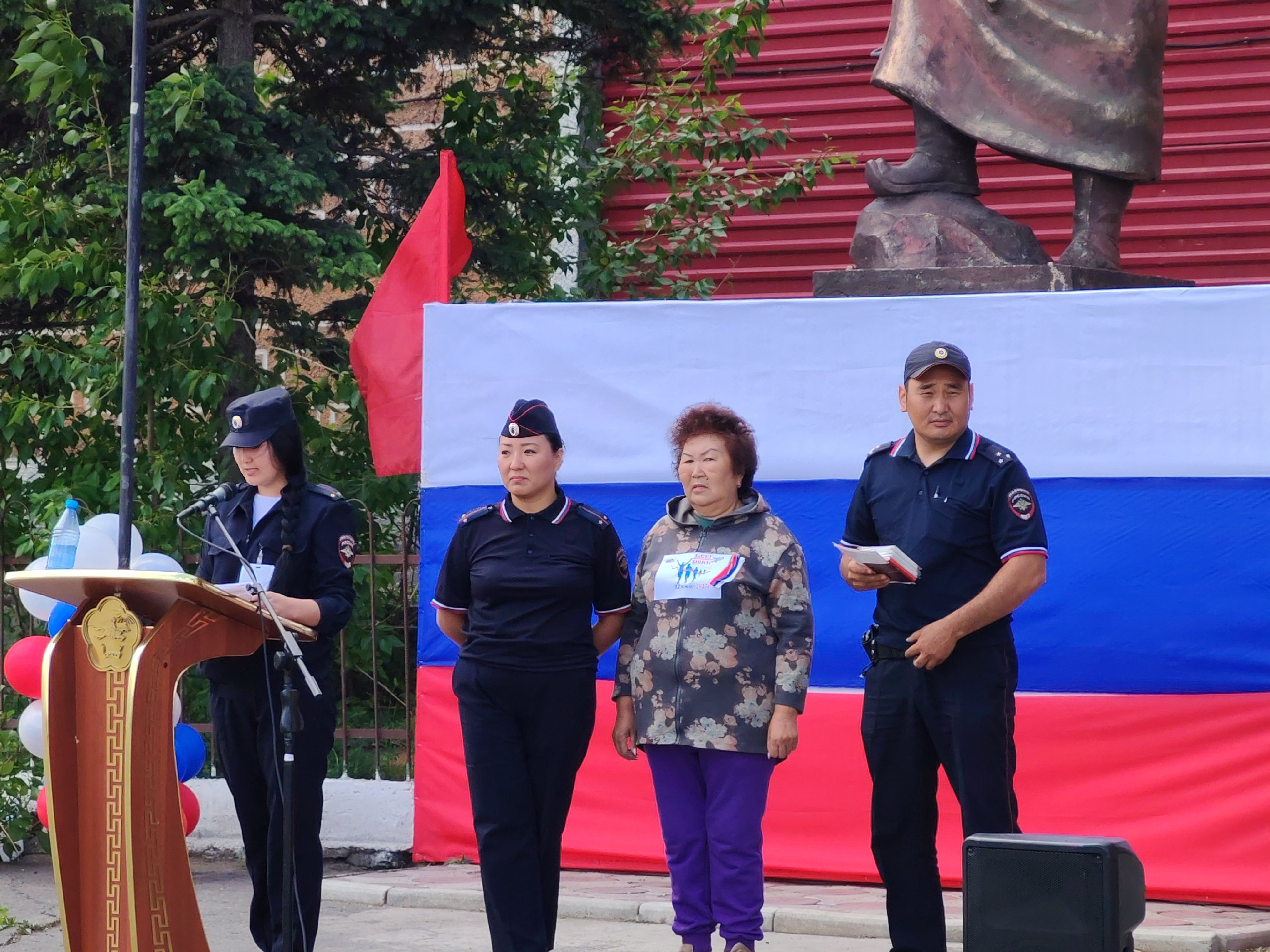 Вручение паспортов в День России