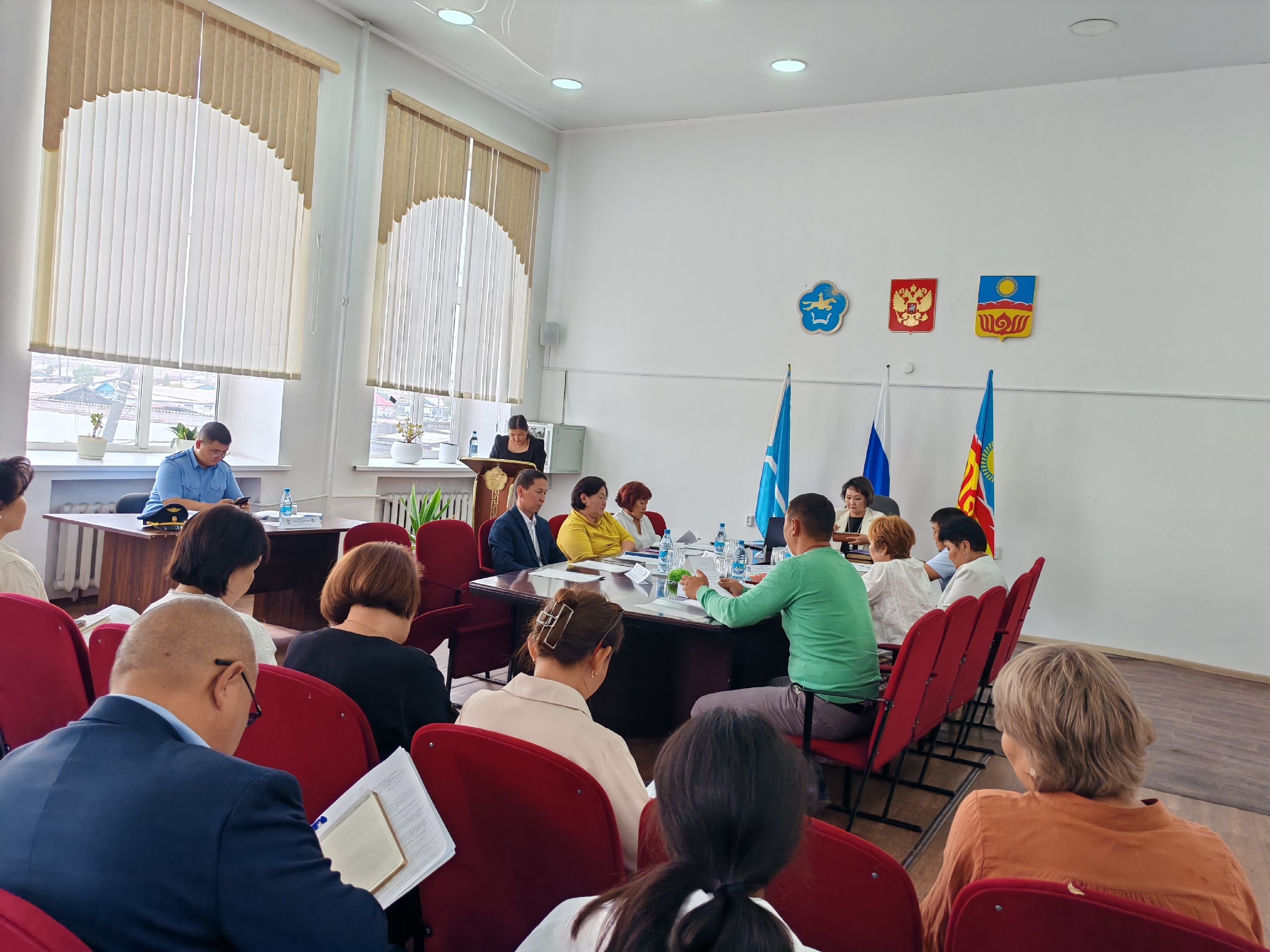 Өвүр кожууннуң төлээлекчилер Хуралының ээлчеглиг сессия хуралы Өвүр кожууннуң төлээлекчилер Хуралының ээлчеглиг сессия хуралы