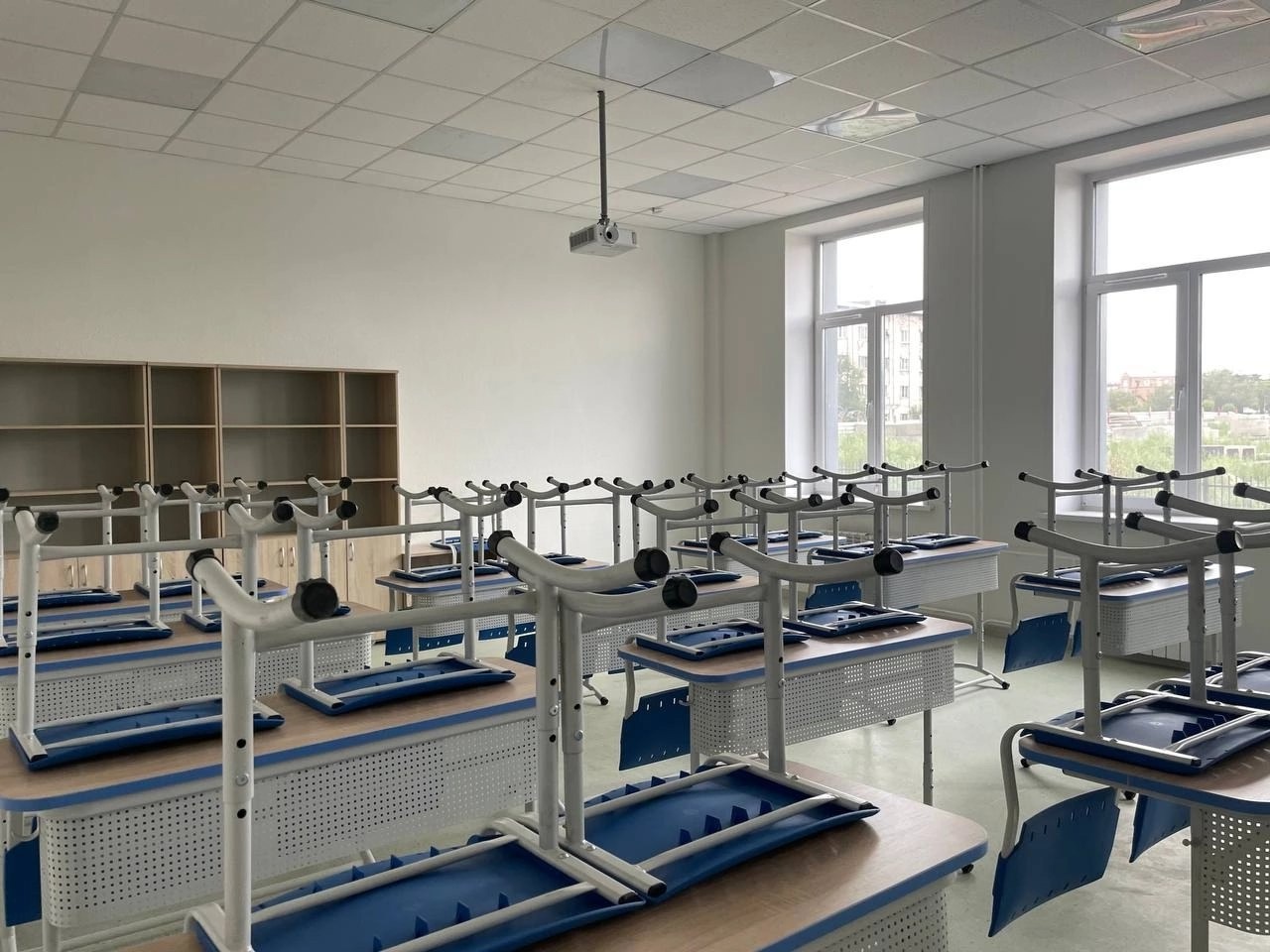 Представителями Департамента по образованию совместно с Департаментом архитектуры и земельных отношений мэрии г. Кызыла организован рабочий выезд в новое общеобразовательное учреждение в мкр. Монгун. В ходе выезда были проверены помещения, оборудование и Представителями Департамента по образованию совместно с Департаментом архитектуры и земельных отношений мэрии г. Кызыла организован рабочий выезд в новое общеобразовательное учреждение в мкр. Монгун. В ходе выезда были проверены помещения, оборудование и