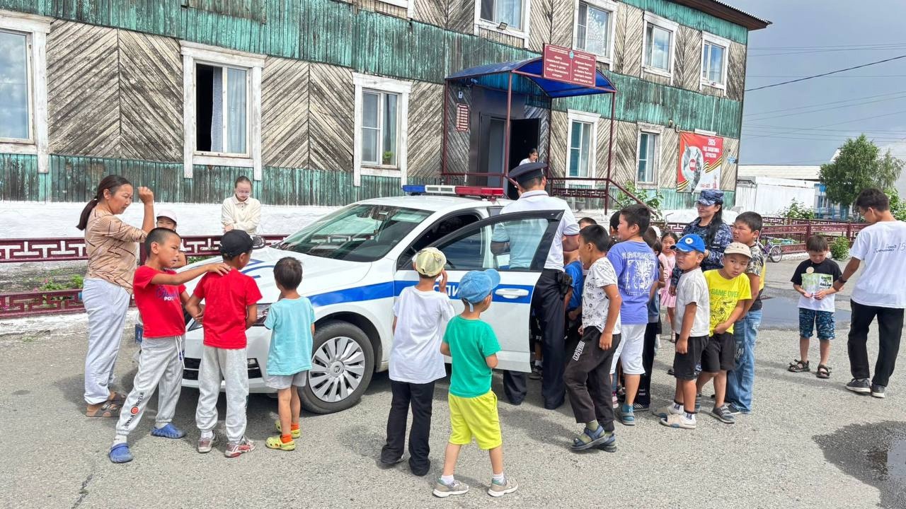Госавтоинспекторы Барун-Хемчикского района провели профилактические встречи-беседы с воспитанниками пришкольных лагерей Госавтоинспекторы Барун-Хемчикского района провели профилактические встречи-беседы с воспитанниками пришкольных лагерей