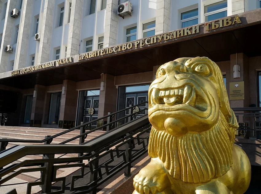 Владислав Ховалыг призвал земляков сохранять спокойствие после атаки дронов в Иркутской области