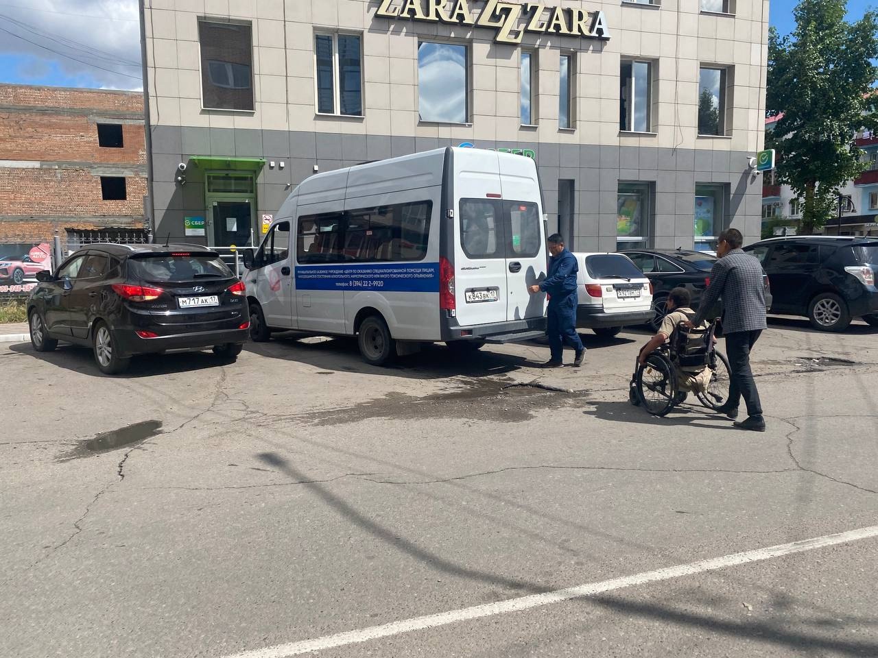 Управление по работе с дезадаптированными гражданами и семьями мэрии г. Кызыла постоянно оказывает помощь лицам, склонным к бродяжничеству и злоупотреблению алкоголем. Так, во время недавних праздников был обнаружен гр. Сарыглар, инвалид-колясочник из Пи Управление по работе с дезадаптированными гражданами и семьями мэрии г. Кызыла постоянно оказывает помощь лицам, склонным к бродяжничеству и злоупотреблению алкоголем. Так, во время недавних праздников был обнаружен гр. Сарыглар, инвалид-колясочник из Пи