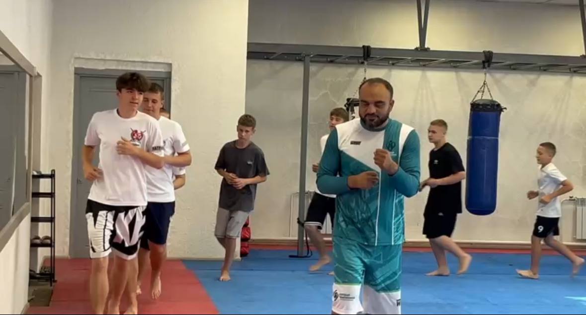 Юные спортсмены из Свердловска ЛНР приняли участие в мастер-классе по каратэ от президента Федерации каратэ Тувы