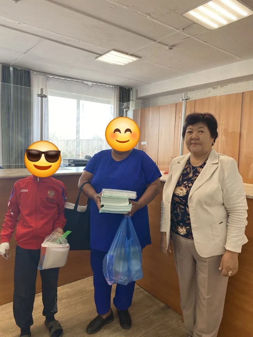 Коллектив Управления труда и социального развития Чаа-Хольского кожууна участвовали в акции "Помоги собраться в школу". Помогли канцелярскими принадлежностями. Коллектив Управления труда и социального развития Чаа-Хольского кожууна участвовали в акции "Помоги собраться в школу". Помогли канцелярскими принадлежностями.