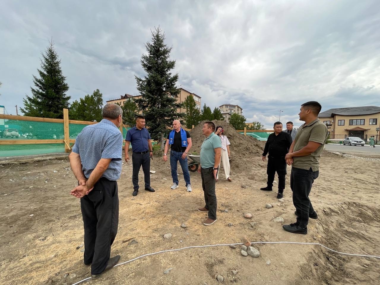 Председатель Комитета по ЖКХ, благоустройству, дорожному хозяйству и транспорту Хурала представителей города Кызыла Роман Поманисочкин принял участие в выезде комиссии по проверке выполнения работ по благоустройству общественных и придомовых территорий в Председатель Комитета по ЖКХ, благоустройству, дорожному хозяйству и транспорту Хурала представителей города Кызыла Роман Поманисочкин принял участие в выезде комиссии по проверке выполнения работ по благоустройству общественных и придомовых территорий в