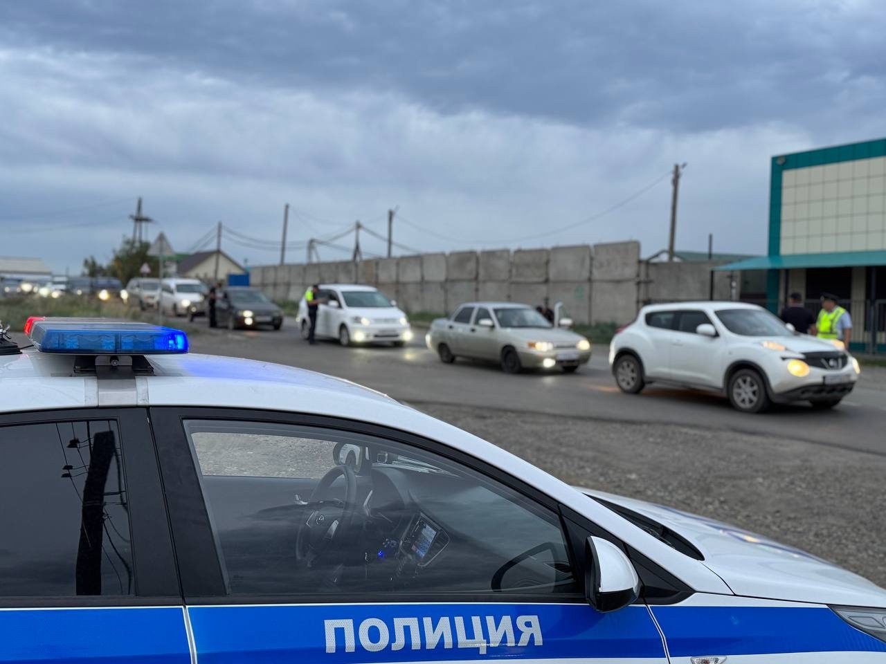 В Туве продолжаются рейды ГИБДД по обеспечению безопасности дорожного движения В Туве продолжаются рейды ГИБДД по обеспечению безопасности дорожного движения