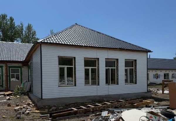В селе Бора-Тайга продолжается ремонт местной школы В селе Бора-Тайга продолжается ремонт местной школы