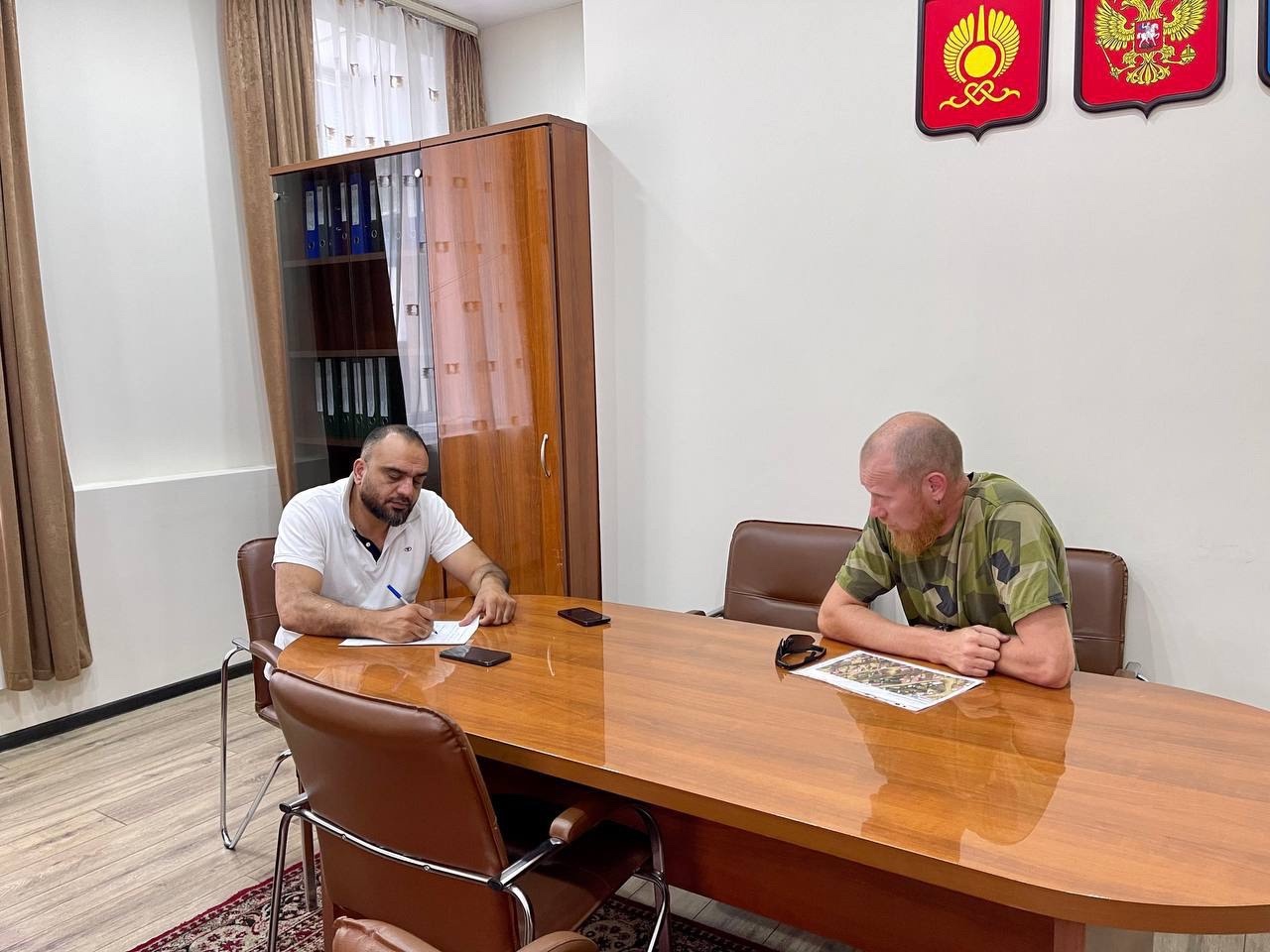 В Общественной приемной депутат Хурала представителей города, Чингиз Алиев, провел очередной прием граждан. К депутату Хурала обратился житель Вавилинского затона, обеспокоенный вопросами, касающимися земельных отношений. По результатам приема граждан под В Общественной приемной депутат Хурала представителей города, Чингиз Алиев, провел очередной прием граждан. К депутату Хурала обратился житель Вавилинского затона, обеспокоенный вопросами, касающимися земельных отношений. По результатам приема граждан под
