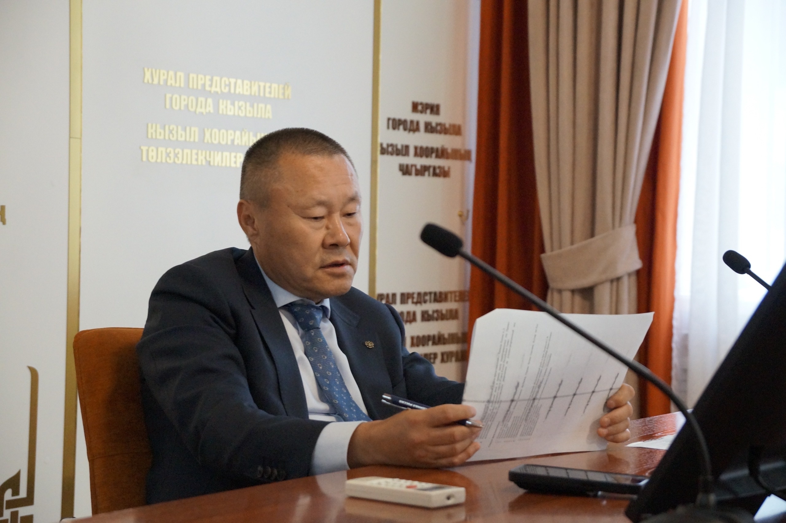 Под председательством заместителя Председателя Хурала представителей города Кызыла Аяса Лопсана состоялось заседание Комиссии по проведению и подготовке публичных слушаний по вопросам градостроительной деятельности.