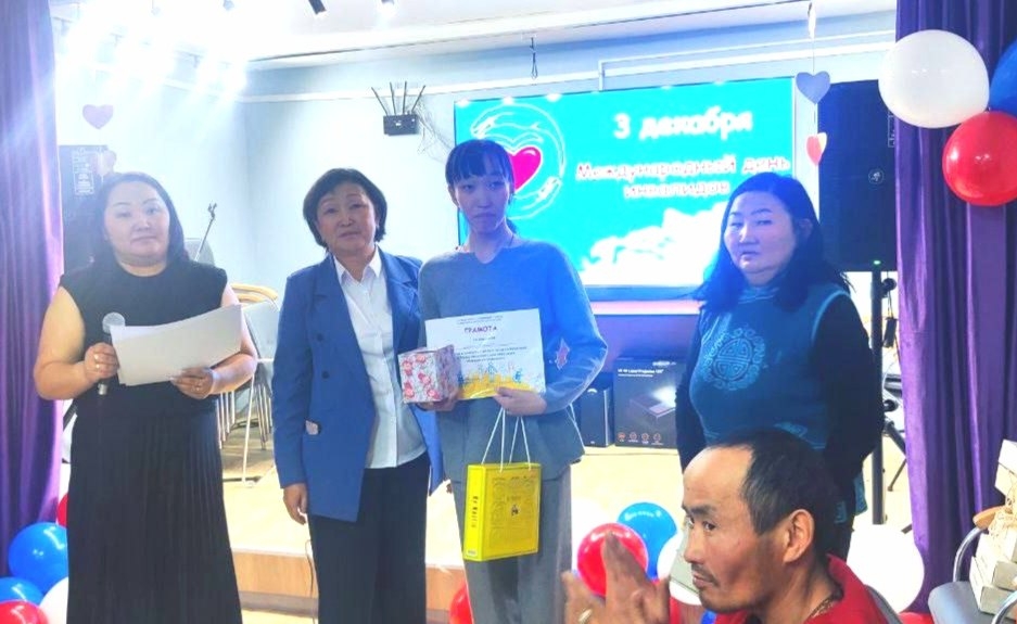 В рамках республиканского оперативно-профилактического мероприятия «Забота рядом» в Овюрском районе были проведены социально значимые мероприятия, приуроченные к Дню борьбы со СПИДом (1 декабря) и Международному дню людей с ограниченными возможностями здо