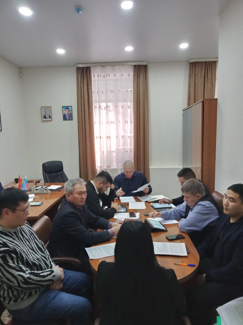 Под председательством депутата Романа Поманисочкина состоялось заседание Комитета по ЖКХ, благоустройству, дорожному хозяйству и транспорту, в рамках подготовки к 31-ой очередной сессии Хурала представителей города Кызыла.