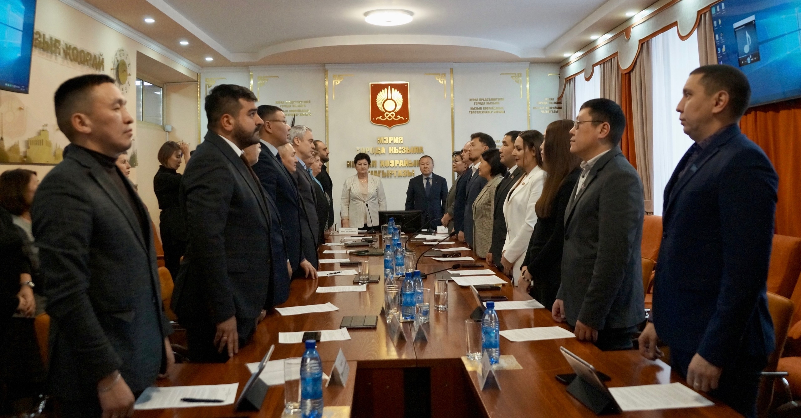 Под председательством Главы города Кызыла Ирины Казанцевой состоялось заседание 31-ой очередной сессии Хурала представителей города Кызыла с участием прокурора города Кызыла Павла Насса, врио мэра города Кызыла Вячеслава Судер-оола и председателя Контроль