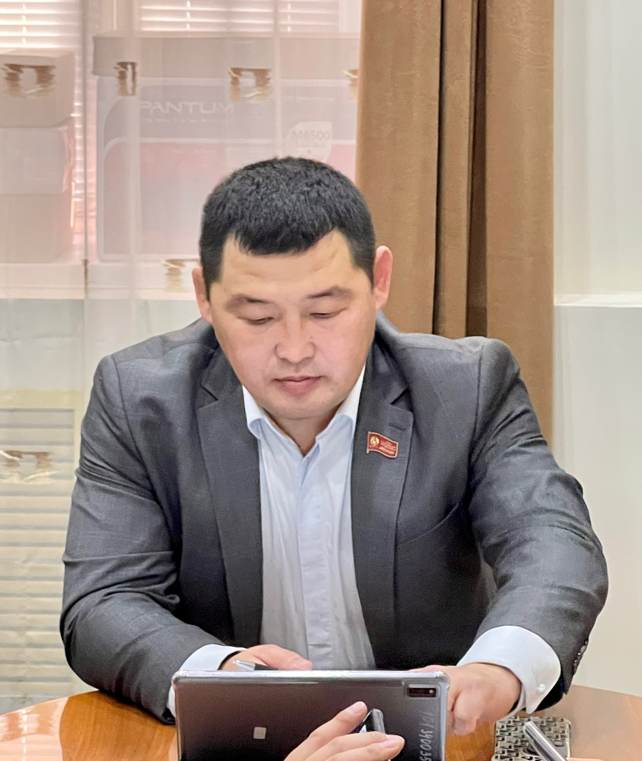 Под председательством Буяна Бурбучука состоялось заседание Комитета по социальной политике, культуре, спорту и делам молодежи, в рамках подготовки к 31-ой очередной сессии Хурала представителей города Кызыла.