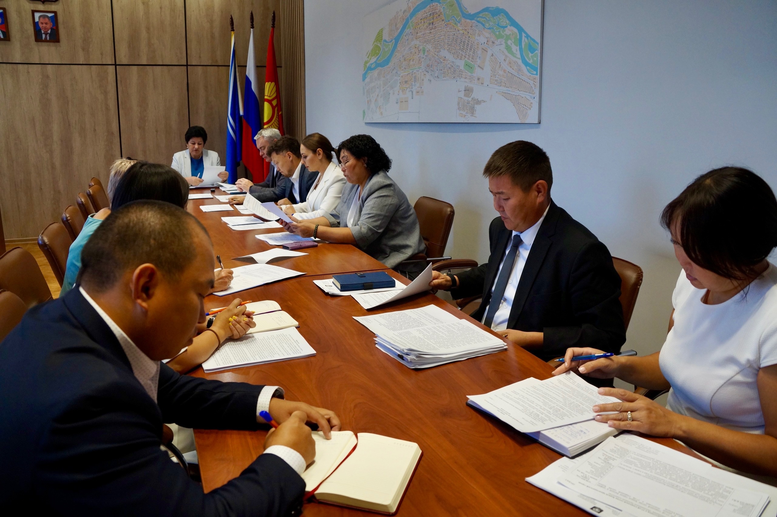 Под председательством Главы-Председателя Хурала представителей города Кызыла Ирины Казанцевой состоялось заседание Совета Хурала представителей города Кызыла, в рамках подготовки к очередной сессии.