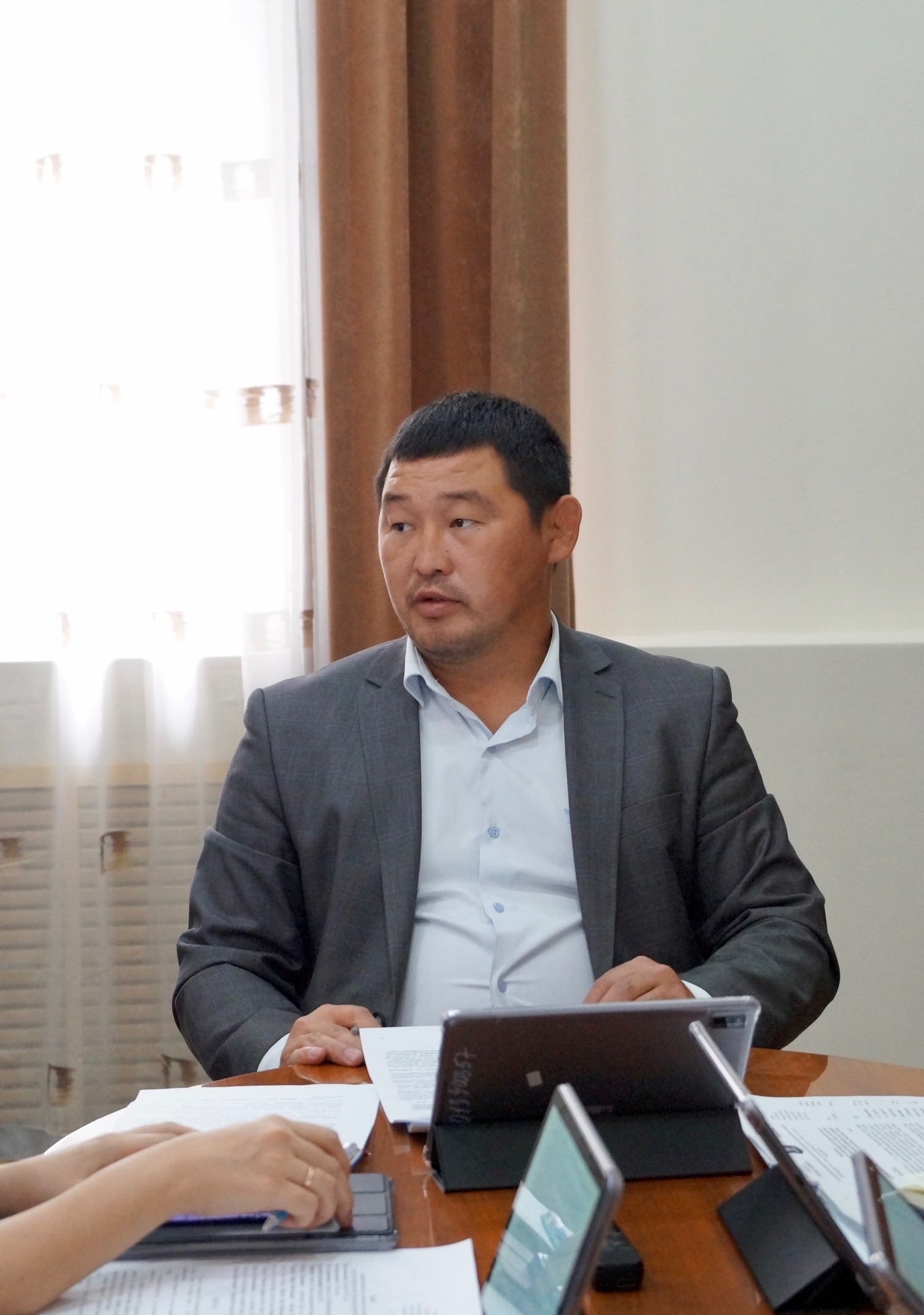 Под председательством Буяна Бурбучука состоялось заседание Комитета по социальной политике, культуре, спорту и делам молодежи, в рамках подготовки к 27-ой очередной сессии Хурала представителей города Кызыла.